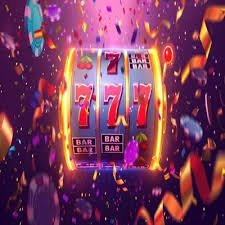 Homepage hero ilustrasi permainan sepak bola dan casino di perangkat mobile